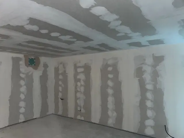 Reforma completa de local comercial en Granada con optimización de espacio