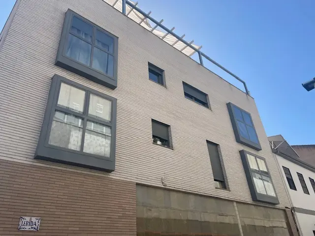 Reforma de fachada de una comunidad de vecinos en Granada