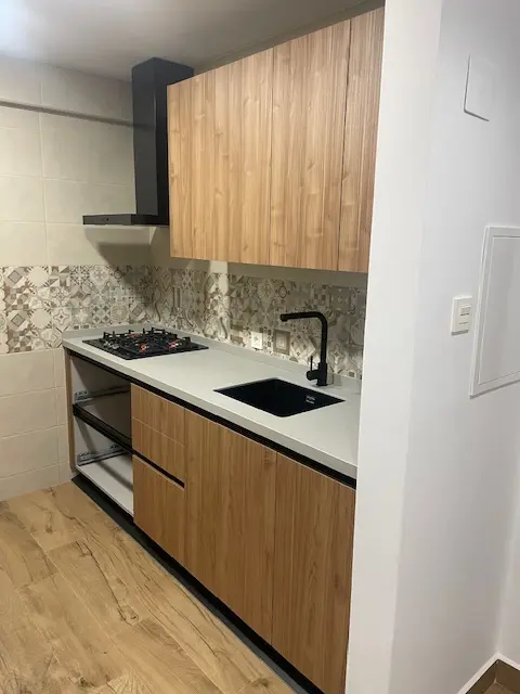 Reforma de cocina moderna realizada en Granada