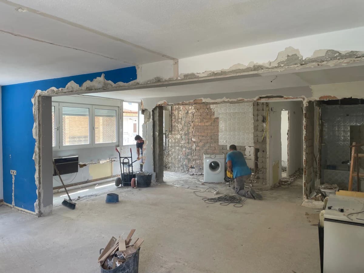 Reforma integral completa en Granada - Renovación total de vivienda con licencias gestionadas