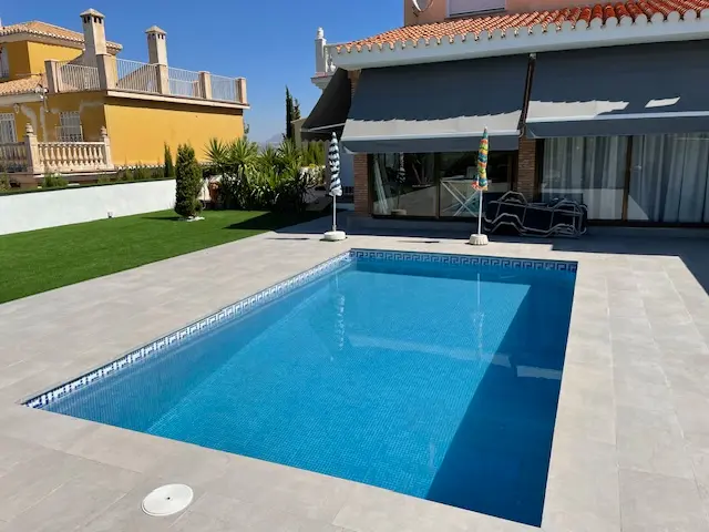 Reforma de piscina en Granada - Renovación e impermeabilización profesional